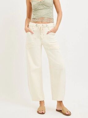 RISEN SLOUCHY CROP BARREL PANTS || IVORY